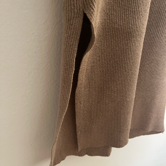 Tan Mock Neck Ribbed Bodycon Dress🐻 - Picture 3 of 4